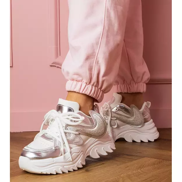 Baltos spalvos sportbačiai ant storo pado su blizgučiais 888