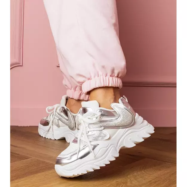 Baltos spalvos sportbačiai ant storo pado su blizgučiais 888 1