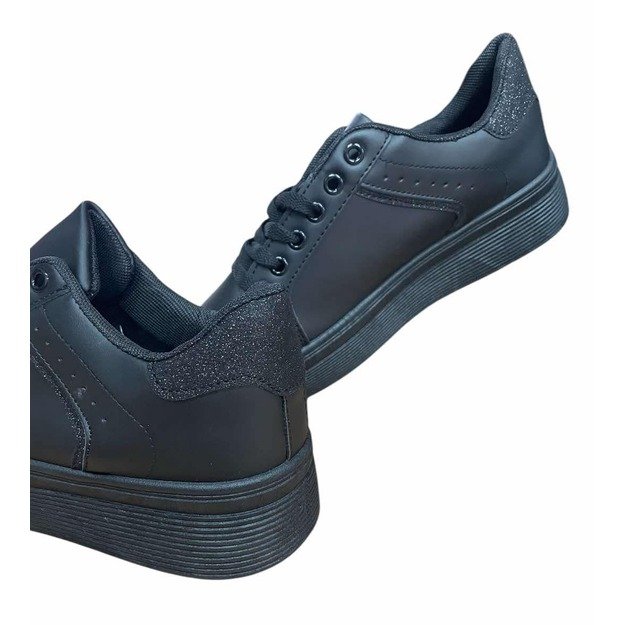 Juodi, lygiu padu sportiniai batai 1